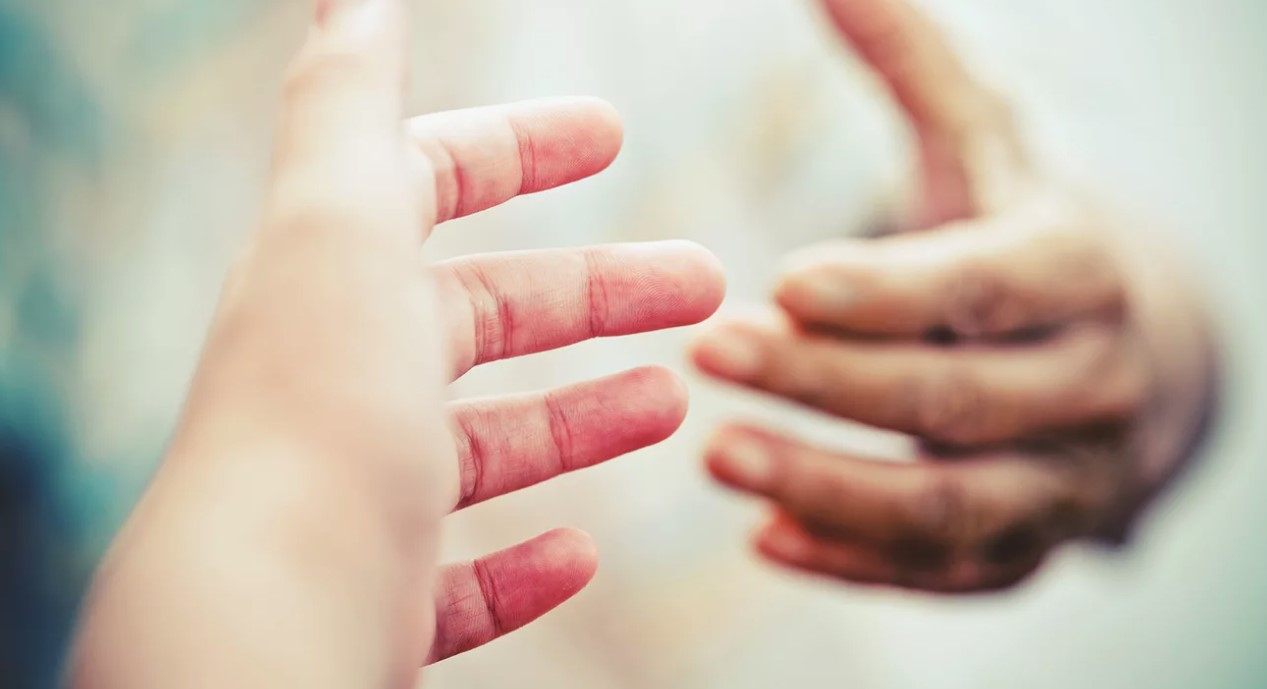 Путь к Выздоровлению: Как Фонд Помощи Зависимым Меняет Жизни